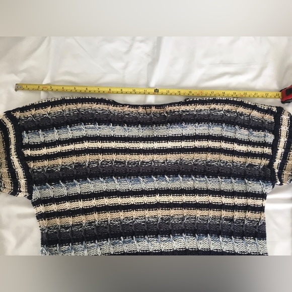 90’s The Limited navy/blue/white/tan knit sweater with button accent. - Picture 2 of 8